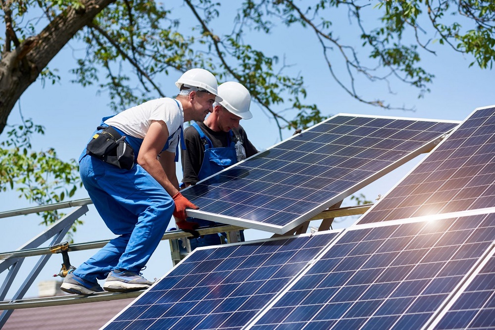 Inverter and Panel Selection: What Works Best for Dubai’s Heat and Dust Solar panel supplier in dubai